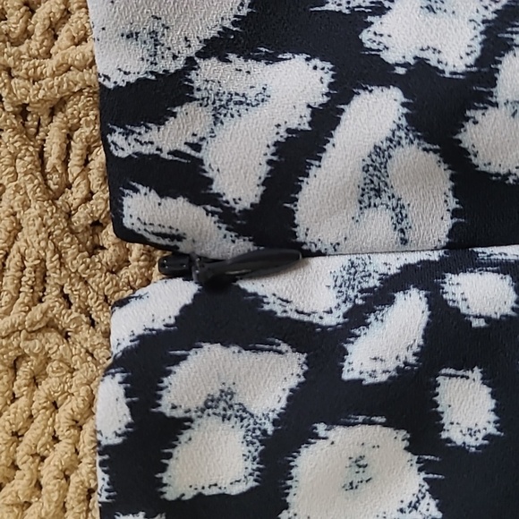 Banana Republic Blue Leopard Flounce-Hem Dress - Size 2 - Picture 5 of 7